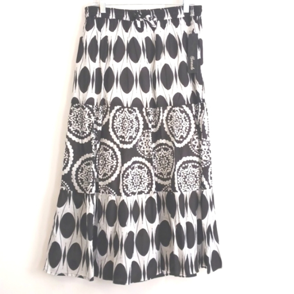 Surrale "Peasant Style" Black & White Skirt in Size L (NWT)
